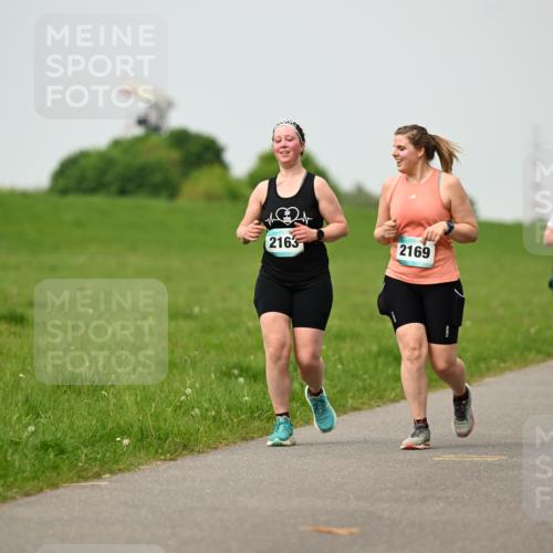10.05.2026 - 8. Wedeler Halbmarathon Dr. Thomas Lammeyer http://msf.ph/oto/9701856 10.05.2026 11:45:11 Laufen 2163, 2169 meine-sportfotos.de