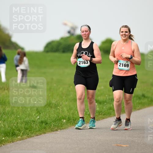 10.05.2026 - 8. Wedeler Halbmarathon Dr. Thomas Lammeyer http://msf.ph/oto/9701862 10.05.2026 11:45:12 Laufen 2163, 2169 meine-sportfotos.de