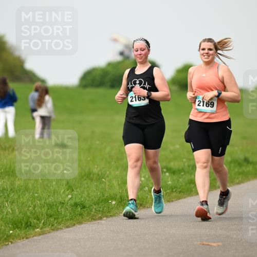 10.05.2026 - 8. Wedeler Halbmarathon Dr. Thomas Lammeyer http://msf.ph/oto/9701863 10.05.2026 11:45:13 Laufen 2165, 2169 meine-sportfotos.de