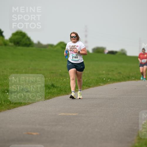 10.05.2026 - 8. Wedeler Halbmarathon Dr. Thomas Lammeyer http://msf.ph/oto/9701865 10.05.2026 11:45:15 Laufen 2161 meine-sportfotos.de