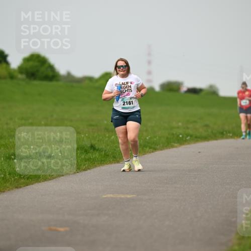 10.05.2026 - 8. Wedeler Halbmarathon Dr. Thomas Lammeyer http://msf.ph/oto/9701867 10.05.2026 11:45:15 Laufen 2161 meine-sportfotos.de