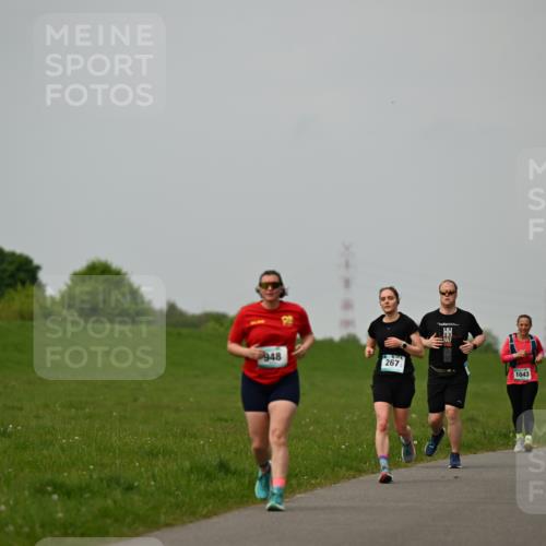 10.05.2026 - 8. Wedeler Halbmarathon Dr. Thomas Lammeyer http://msf.ph/oto/9701901 10.05.2026 11:45:30 Laufen 948, 267, 584, 1043, 558 meine-sportfotos.de