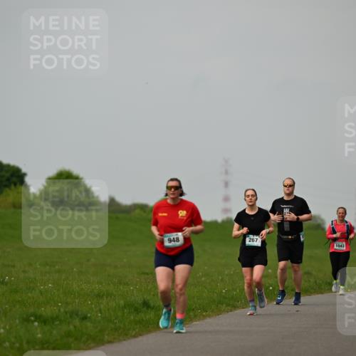 10.05.2026 - 8. Wedeler Halbmarathon Dr. Thomas Lammeyer http://msf.ph/oto/9701902 10.05.2026 11:45:30 Laufen 948, 267, 894, 584, 558, 1043 meine-sportfotos.de