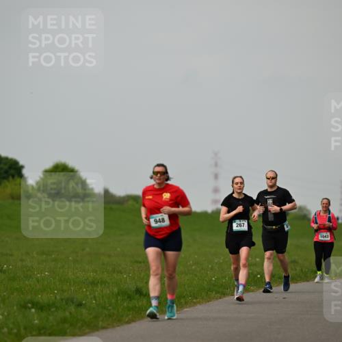 10.05.2026 - 8. Wedeler Halbmarathon Dr. Thomas Lammeyer http://msf.ph/oto/9701905 10.05.2026 11:45:30 Laufen 948, 267, 558, 894, 1043 meine-sportfotos.de