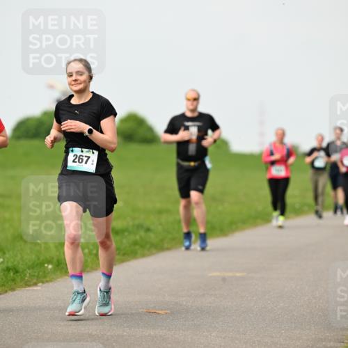 10.05.2026 - 8. Wedeler Halbmarathon Dr. Thomas Lammeyer http://msf.ph/oto/9701934 10.05.2026 11:45:37 Laufen 940, 267 meine-sportfotos.de