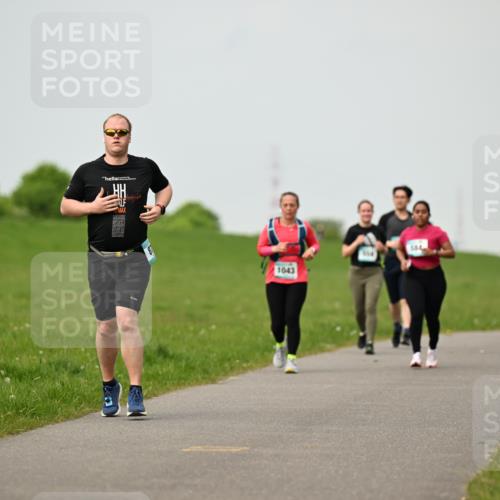 10.05.2026 - 8. Wedeler Halbmarathon Dr. Thomas Lammeyer http://msf.ph/oto/9701936 10.05.2026 11:45:38 Laufen 1043 meine-sportfotos.de