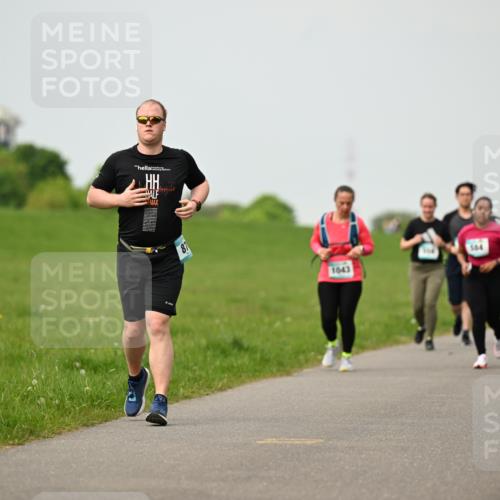 10.05.2026 - 8. Wedeler Halbmarathon Dr. Thomas Lammeyer http://msf.ph/oto/9701943 10.05.2026 11:45:38 Laufen 1043 meine-sportfotos.de