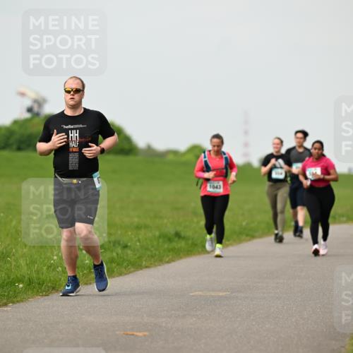 10.05.2026 - 8. Wedeler Halbmarathon Dr. Thomas Lammeyer http://msf.ph/oto/9701950 10.05.2026 11:45:40 Laufen  meine-sportfotos.de