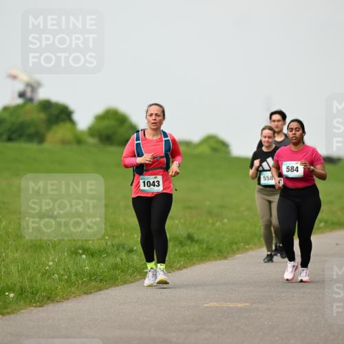 10.05.2026 - 8. Wedeler Halbmarathon Dr. Thomas Lammeyer http://msf.ph/oto/9701967 10.05.2026 11:45:42 Laufen 558, 1043, 584 meine-sportfotos.de
