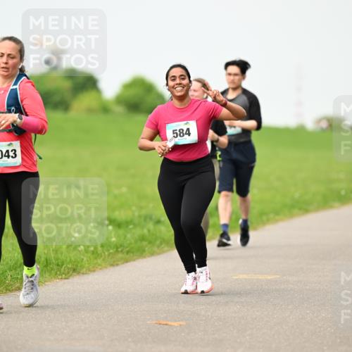 10.05.2026 - 8. Wedeler Halbmarathon Dr. Thomas Lammeyer http://msf.ph/oto/9701987 10.05.2026 11:45:46 Laufen 584, 1043 meine-sportfotos.de