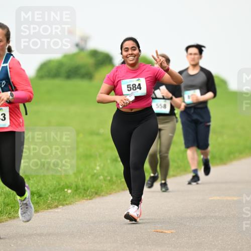 10.05.2026 - 8. Wedeler Halbmarathon Dr. Thomas Lammeyer http://msf.ph/oto/9701993 10.05.2026 11:45:47 Laufen 1043, 584, 558 meine-sportfotos.de