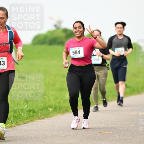 10.05.2026 - 8. Wedeler Halbmarathon Dr. Thomas Lammeyer http://msf.ph/oto/9701995 10.05.2026 11:45:47 Laufen 1043, 584, 558 meine-sportfotos.de