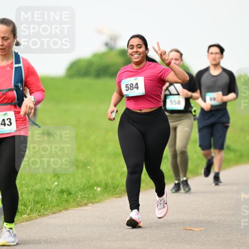 10.05.2026 - 8. Wedeler Halbmarathon Dr. Thomas Lammeyer http://msf.ph/oto/9701996 10.05.2026 11:45:47 Laufen 1043, 584, 558 meine-sportfotos.de