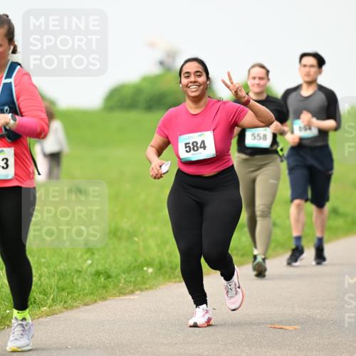 10.05.2026 - 8. Wedeler Halbmarathon Dr. Thomas Lammeyer http://msf.ph/oto/9701997 10.05.2026 11:45:47 Laufen 1043, 584, 558 meine-sportfotos.de
