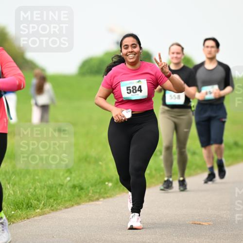 10.05.2026 - 8. Wedeler Halbmarathon Dr. Thomas Lammeyer http://msf.ph/oto/9701999 10.05.2026 11:45:47 Laufen 1043, 584, 558 meine-sportfotos.de