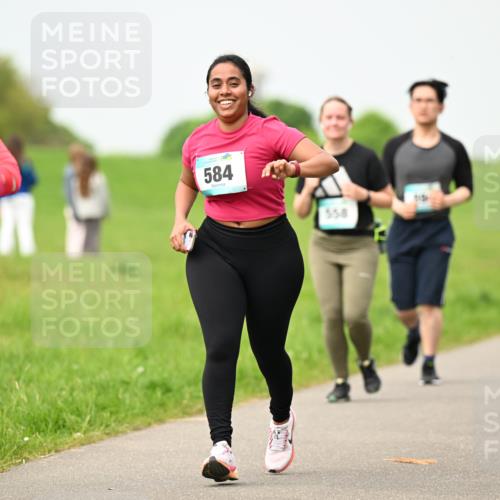 10.05.2026 - 8. Wedeler Halbmarathon Dr. Thomas Lammeyer http://msf.ph/oto/9702001 10.05.2026 11:45:48 Laufen 1043, 584, 558 meine-sportfotos.de
