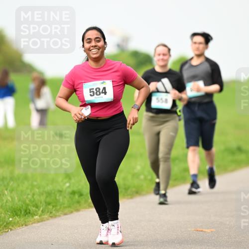 10.05.2026 - 8. Wedeler Halbmarathon Dr. Thomas Lammeyer http://msf.ph/oto/9702003 10.05.2026 11:45:48 Laufen 584, 558 meine-sportfotos.de