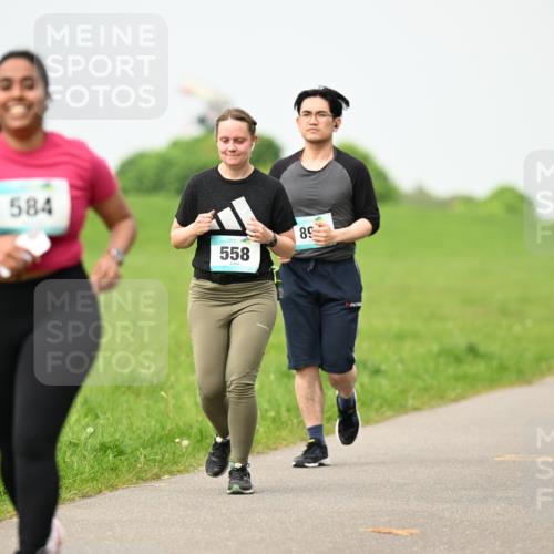 10.05.2026 - 8. Wedeler Halbmarathon Dr. Thomas Lammeyer http://msf.ph/oto/9702006 10.05.2026 11:45:49 Laufen 584, 558 meine-sportfotos.de