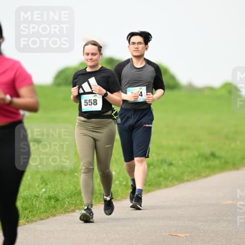 10.05.2026 - 8. Wedeler Halbmarathon Dr. Thomas Lammeyer http://msf.ph/oto/9702008 10.05.2026 11:45:49 Laufen 584, 558 meine-sportfotos.de