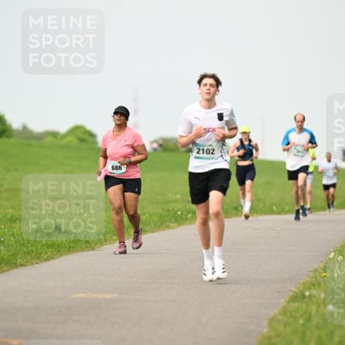 10.05.2026 - 8. Wedeler Halbmarathon Dr. Thomas Lammeyer http://msf.ph/oto/9702009 10.05.2026 11:45:49 Laufen 686, 2102 meine-sportfotos.de
