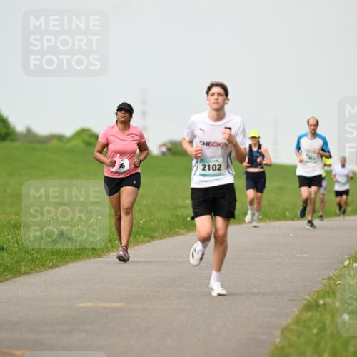 10.05.2026 - 8. Wedeler Halbmarathon Dr. Thomas Lammeyer http://msf.ph/oto/9702011 10.05.2026 11:45:50 Laufen 2102 meine-sportfotos.de