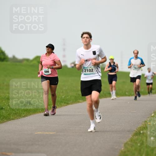 10.05.2026 - 8. Wedeler Halbmarathon Dr. Thomas Lammeyer http://msf.ph/oto/9702012 10.05.2026 11:45:50 Laufen 686, 2102 meine-sportfotos.de