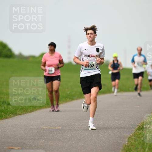 10.05.2026 - 8. Wedeler Halbmarathon Dr. Thomas Lammeyer http://msf.ph/oto/9702014 10.05.2026 11:45:50 Laufen 102 meine-sportfotos.de