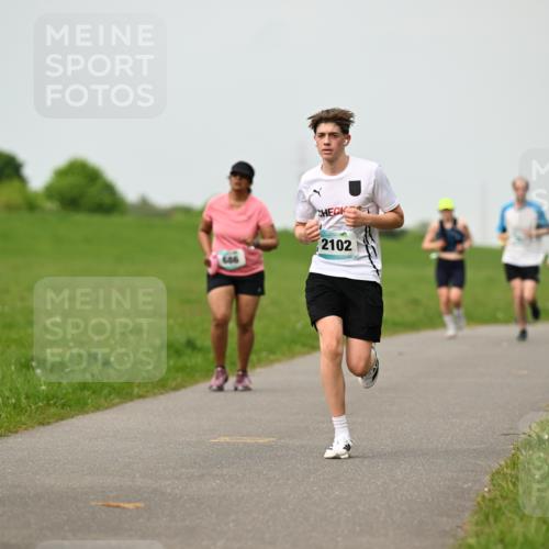 10.05.2026 - 8. Wedeler Halbmarathon Dr. Thomas Lammeyer http://msf.ph/oto/9702017 10.05.2026 11:45:51 Laufen 2102 meine-sportfotos.de