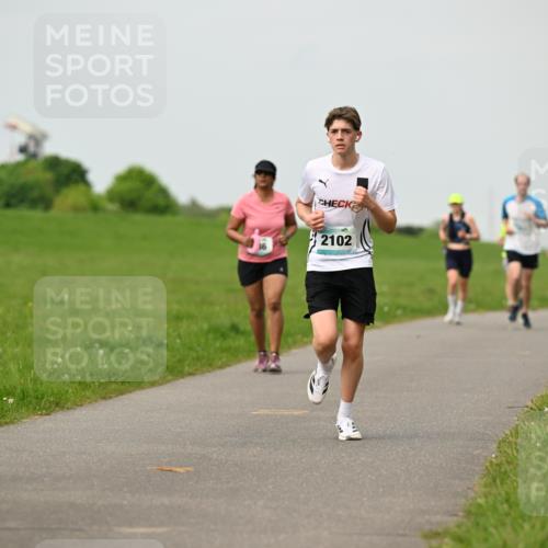 10.05.2026 - 8. Wedeler Halbmarathon Dr. Thomas Lammeyer http://msf.ph/oto/9702020 10.05.2026 11:45:51 Laufen 2102 meine-sportfotos.de