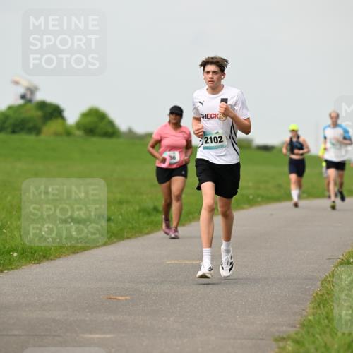 10.05.2026 - 8. Wedeler Halbmarathon Dr. Thomas Lammeyer http://msf.ph/oto/9702021 10.05.2026 11:45:51 Laufen 2102 meine-sportfotos.de