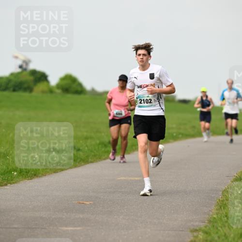 10.05.2026 - 8. Wedeler Halbmarathon Dr. Thomas Lammeyer http://msf.ph/oto/9702022 10.05.2026 11:45:52 Laufen 2102 meine-sportfotos.de