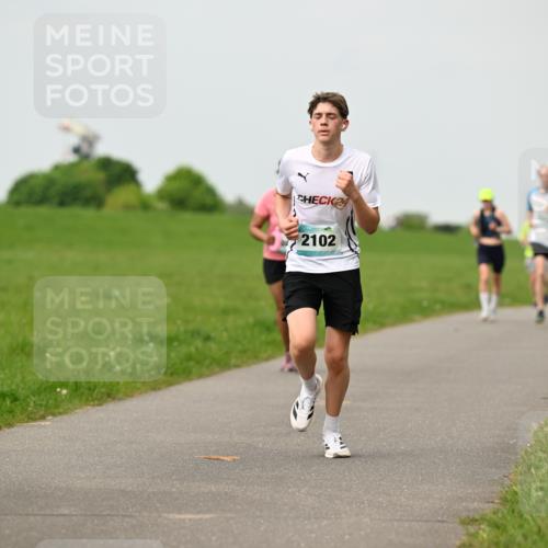 10.05.2026 - 8. Wedeler Halbmarathon Dr. Thomas Lammeyer http://msf.ph/oto/9702026 10.05.2026 11:45:52 Laufen 2102 meine-sportfotos.de