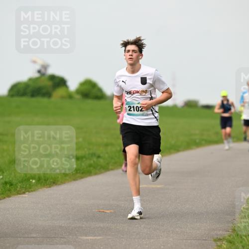 10.05.2026 - 8. Wedeler Halbmarathon Dr. Thomas Lammeyer http://msf.ph/oto/9702028 10.05.2026 11:45:52 Laufen 2102 meine-sportfotos.de