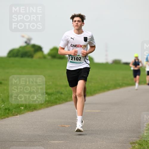 10.05.2026 - 8. Wedeler Halbmarathon Dr. Thomas Lammeyer http://msf.ph/oto/9702030 10.05.2026 11:45:53 Laufen 2102 meine-sportfotos.de