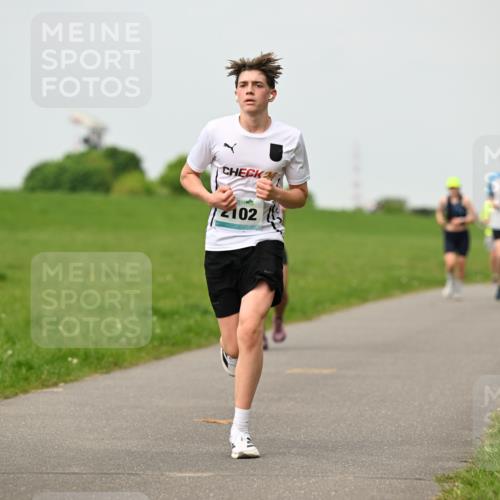 10.05.2026 - 8. Wedeler Halbmarathon Dr. Thomas Lammeyer http://msf.ph/oto/9702031 10.05.2026 11:45:53 Laufen 102 meine-sportfotos.de