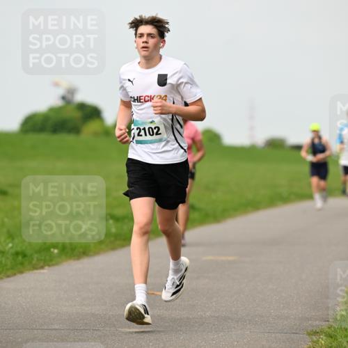 10.05.2026 - 8. Wedeler Halbmarathon Dr. Thomas Lammeyer http://msf.ph/oto/9702033 10.05.2026 11:45:53 Laufen 2102 meine-sportfotos.de