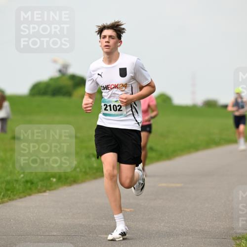 10.05.2026 - 8. Wedeler Halbmarathon Dr. Thomas Lammeyer http://msf.ph/oto/9702034 10.05.2026 11:45:53 Laufen 2102 meine-sportfotos.de