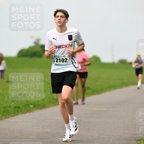 10.05.2026 - 8. Wedeler Halbmarathon Dr. Thomas Lammeyer http://msf.ph/oto/9702035 10.05.2026 11:45:53 Laufen 2102 meine-sportfotos.de