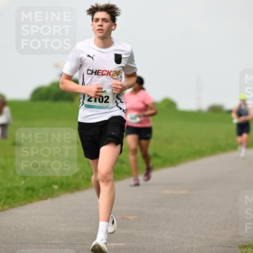 10.05.2026 - 8. Wedeler Halbmarathon Dr. Thomas Lammeyer http://msf.ph/oto/9702036 10.05.2026 11:45:53 Laufen  meine-sportfotos.de