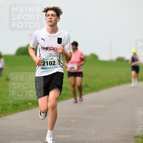 10.05.2026 - 8. Wedeler Halbmarathon Dr. Thomas Lammeyer http://msf.ph/oto/9702037 10.05.2026 11:45:54 Laufen 2102 meine-sportfotos.de