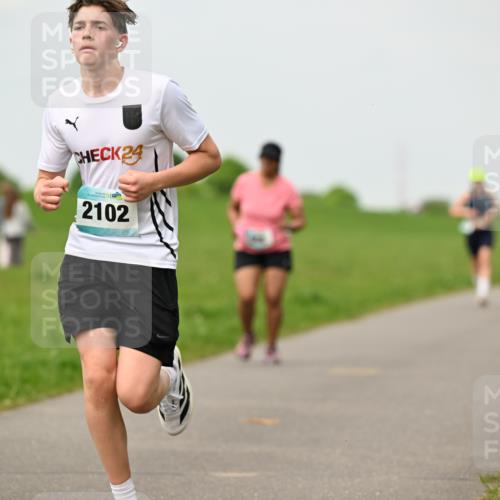 10.05.2026 - 8. Wedeler Halbmarathon Dr. Thomas Lammeyer http://msf.ph/oto/9702041 10.05.2026 11:45:54 Laufen 2102 meine-sportfotos.de