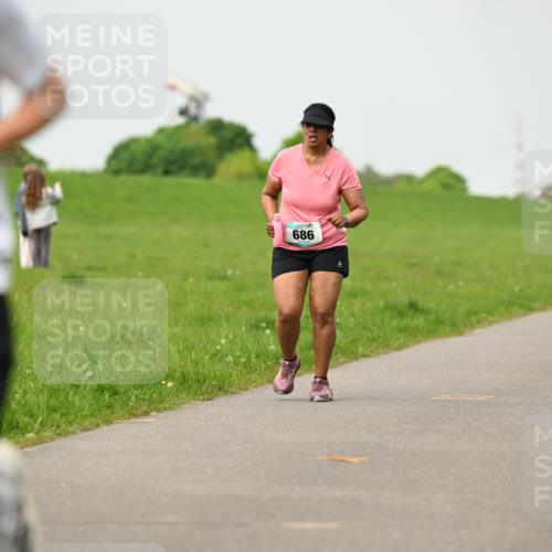 10.05.2026 - 8. Wedeler Halbmarathon Dr. Thomas Lammeyer http://msf.ph/oto/9702042 10.05.2026 11:45:55 Laufen 21011, 686, 303 meine-sportfotos.de