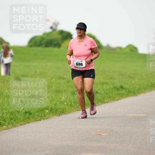 10.05.2026 - 8. Wedeler Halbmarathon Dr. Thomas Lammeyer http://msf.ph/oto/9702044 10.05.2026 11:45:55 Laufen 686, 303 meine-sportfotos.de