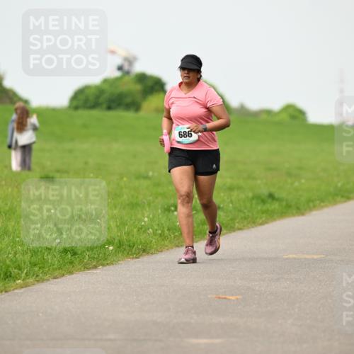 10.05.2026 - 8. Wedeler Halbmarathon Dr. Thomas Lammeyer http://msf.ph/oto/9702046 10.05.2026 11:45:55 Laufen 686, 303 meine-sportfotos.de