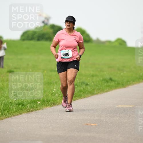 10.05.2026 - 8. Wedeler Halbmarathon Dr. Thomas Lammeyer http://msf.ph/oto/9702047 10.05.2026 11:45:55 Laufen 686, 303 meine-sportfotos.de