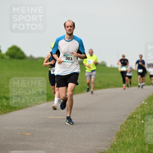 10.05.2026 - 8. Wedeler Halbmarathon Dr. Thomas Lammeyer http://msf.ph/oto/9702062 10.05.2026 11:45:59 Laufen 303 meine-sportfotos.de
