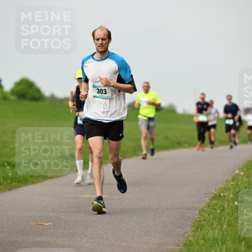 10.05.2026 - 8. Wedeler Halbmarathon Dr. Thomas Lammeyer http://msf.ph/oto/9702064 10.05.2026 11:45:59 Laufen 303 meine-sportfotos.de