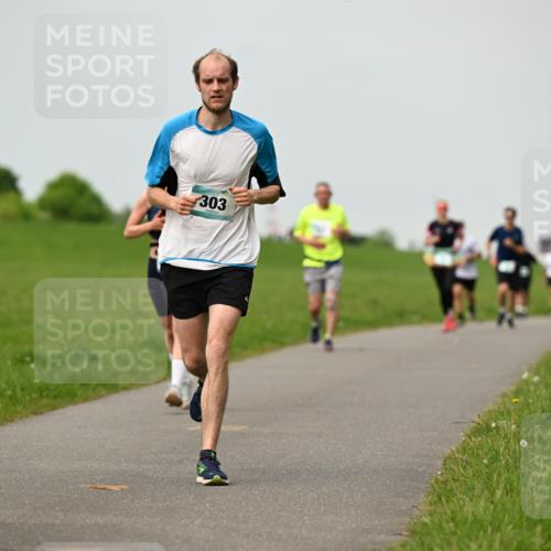 10.05.2026 - 8. Wedeler Halbmarathon Dr. Thomas Lammeyer http://msf.ph/oto/9702067 10.05.2026 11:45:59 Laufen 303 meine-sportfotos.de