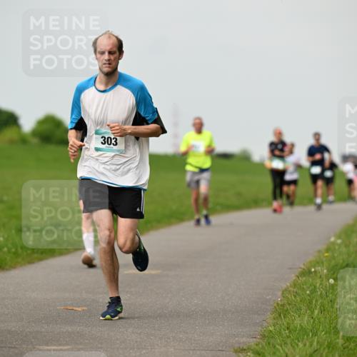 10.05.2026 - 8. Wedeler Halbmarathon Dr. Thomas Lammeyer http://msf.ph/oto/9702070 10.05.2026 11:46:00 Laufen 303 meine-sportfotos.de