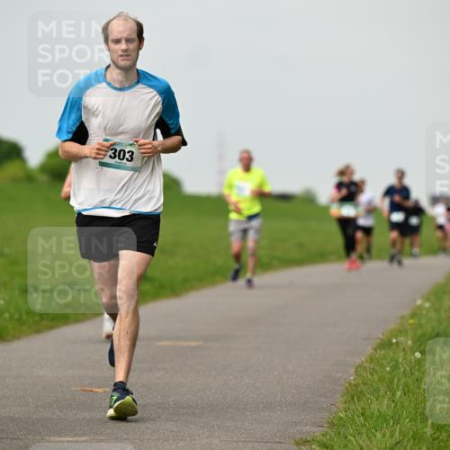 10.05.2026 - 8. Wedeler Halbmarathon Dr. Thomas Lammeyer http://msf.ph/oto/9702072 10.05.2026 11:46:00 Laufen 303 meine-sportfotos.de